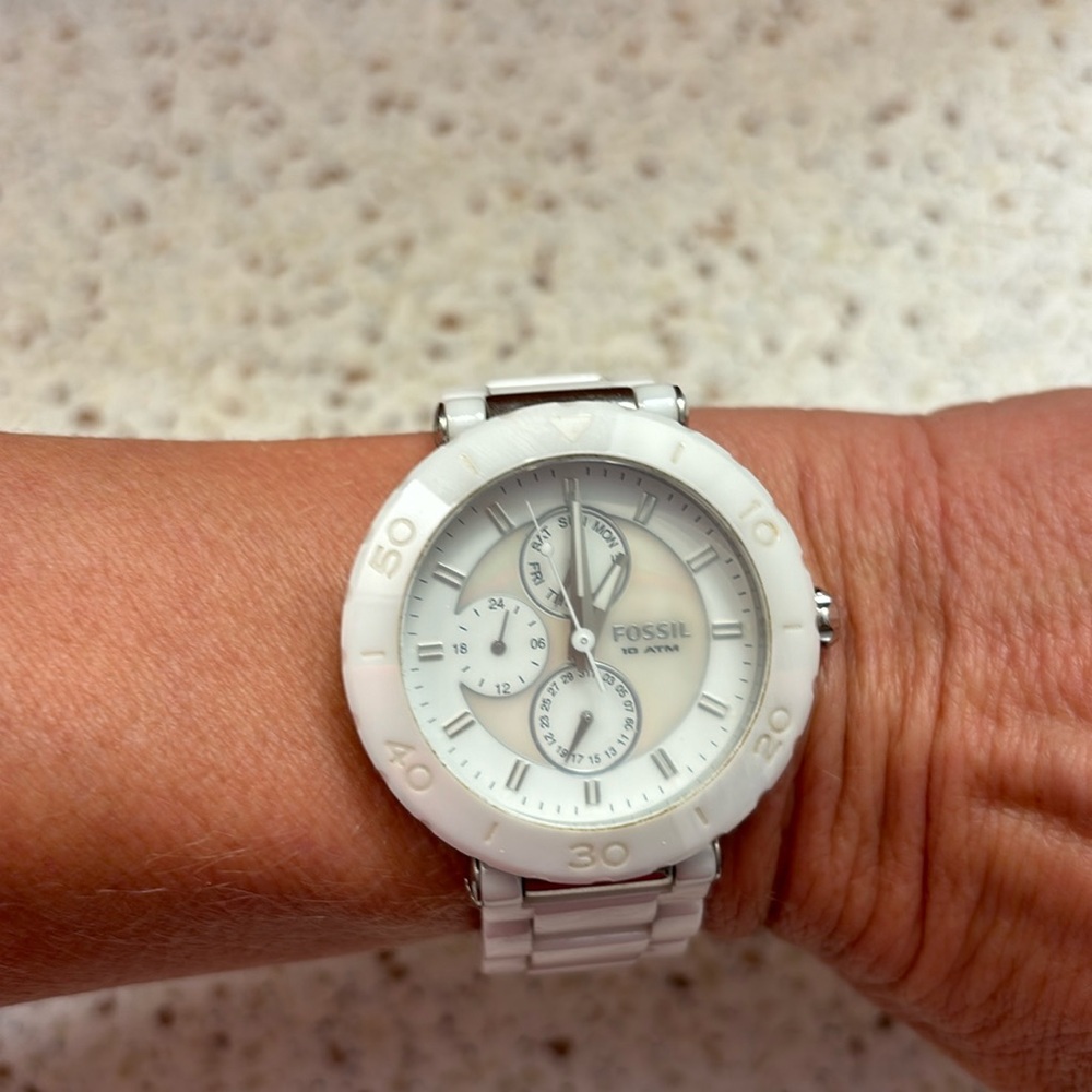 Fossil Women’s Watch Pearl White